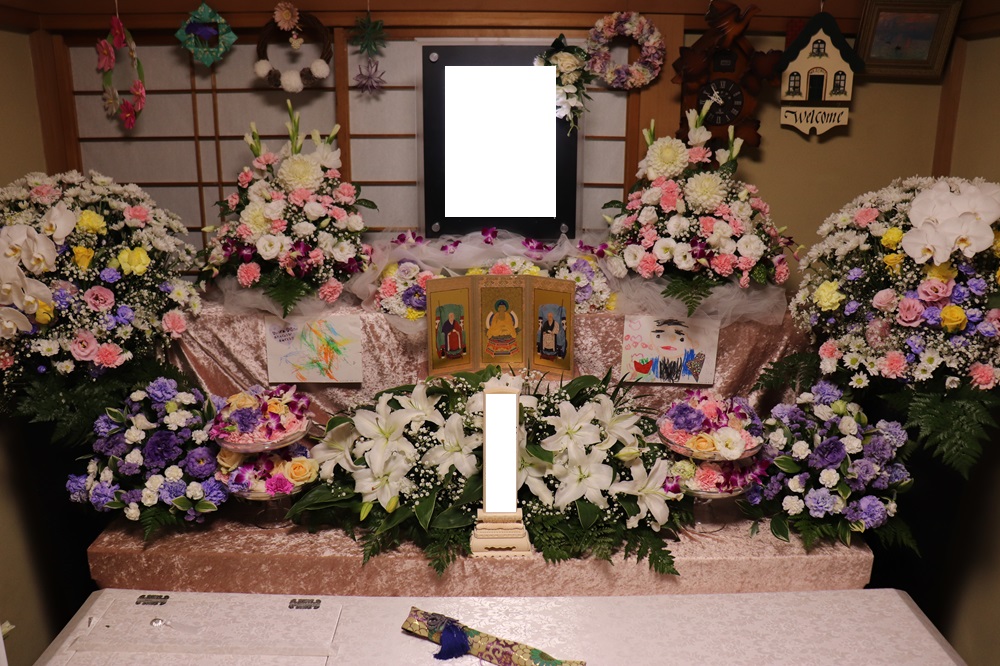 母は父と過ごしたこの家が大好きでした。 この場所で葬儀は出来るのでしょうか？ お花も大好きだったので、広くはないですがたくさん飾ってあげたいです。